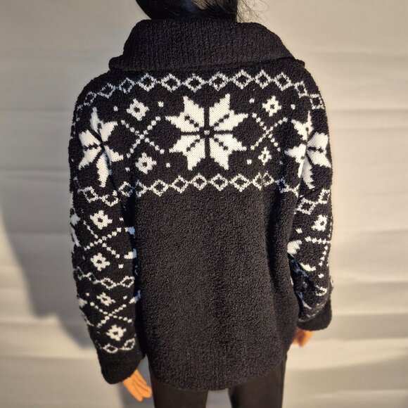 TIME AND TRU stylish sweater, black and white snowflake design in size Large - Picture 4 of 16